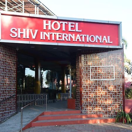 Hotel Shiv International Bhachau Bagian luar foto