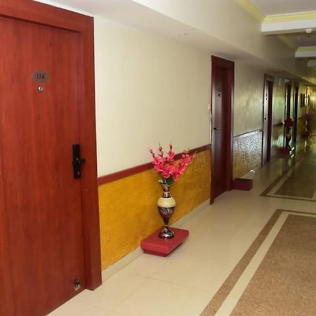 Hotel Shiv International Bhachau Bagian luar foto