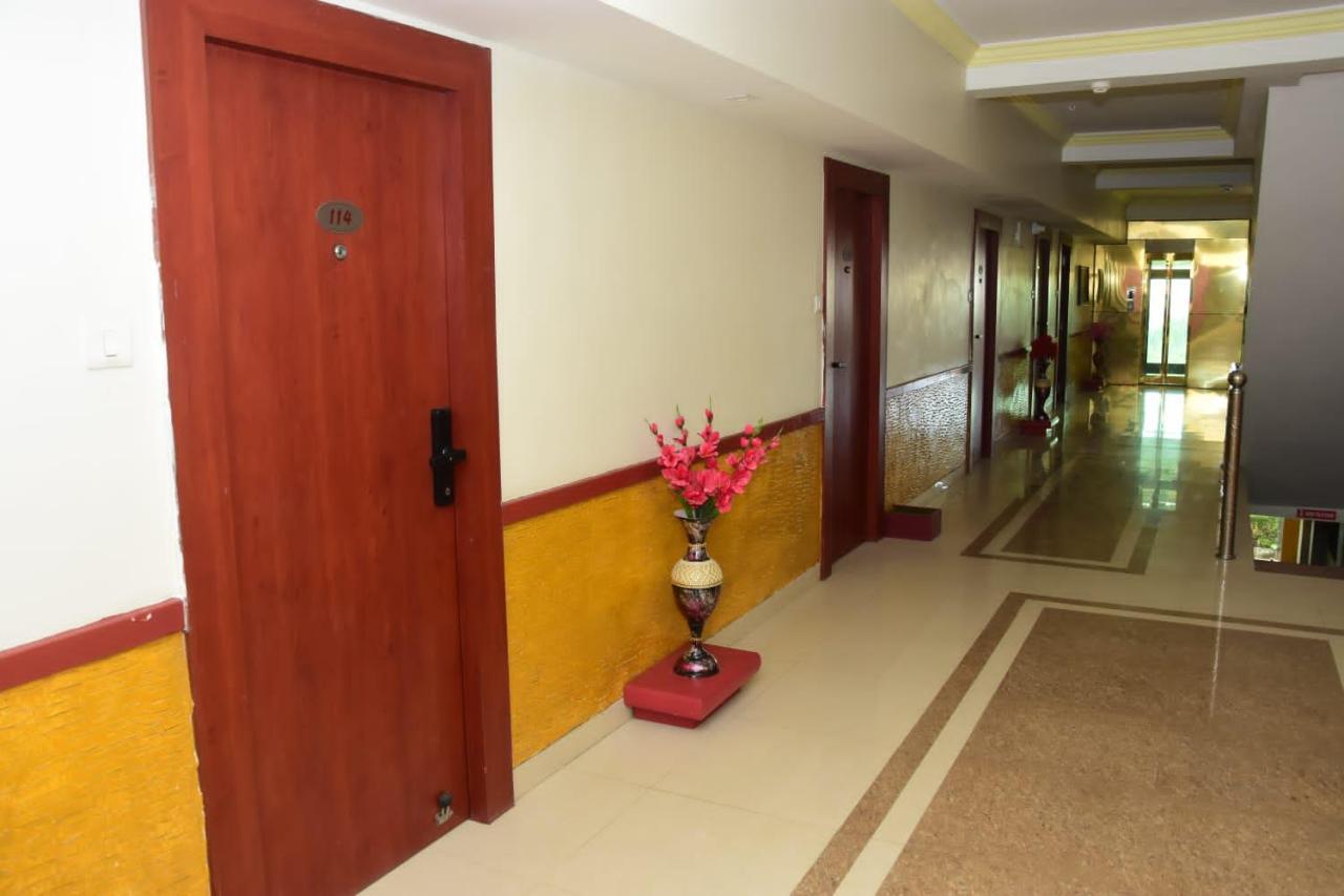 Hotel Shiv International Bhachau Bagian luar foto