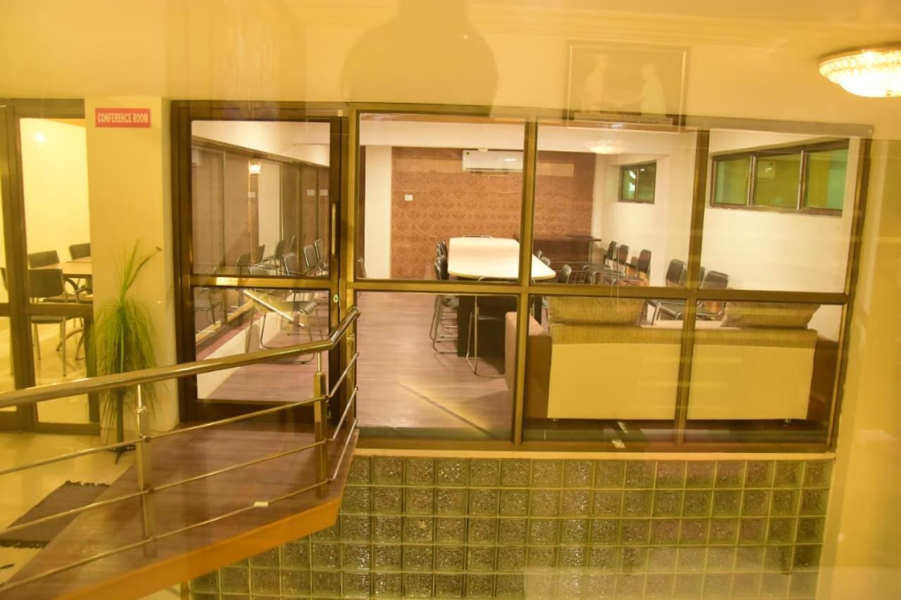 Hotel Shiv International Bhachau Bagian luar foto