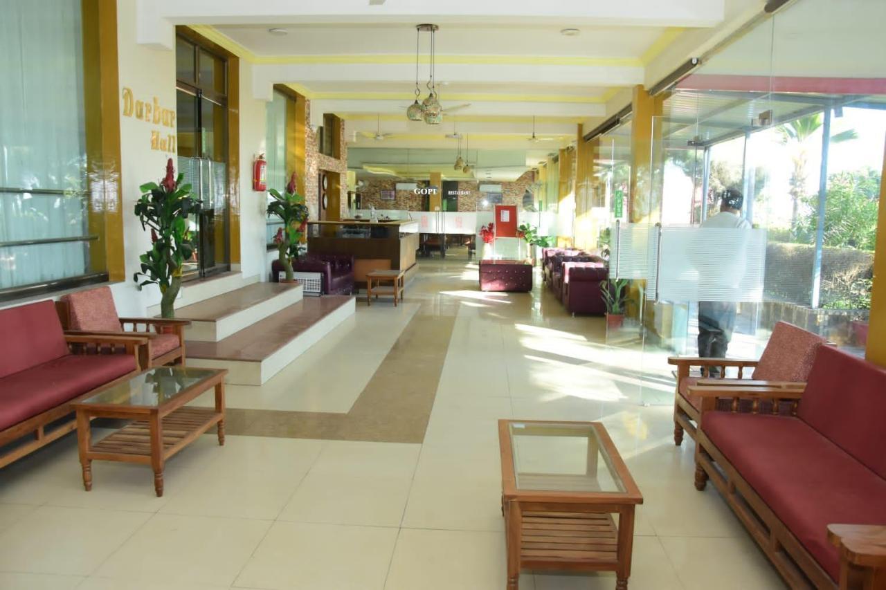 Hotel Shiv International Bhachau Bagian luar foto