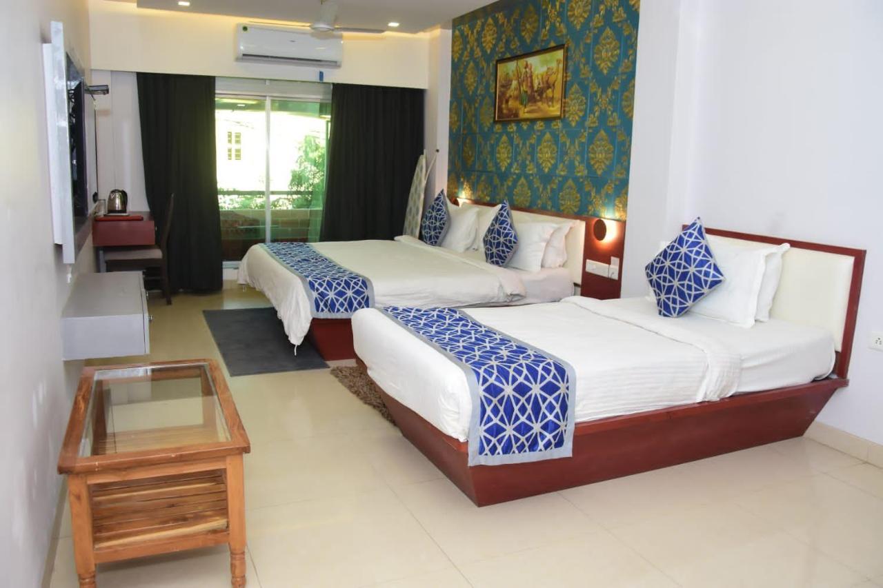 Hotel Shiv International Bhachau Bagian luar foto